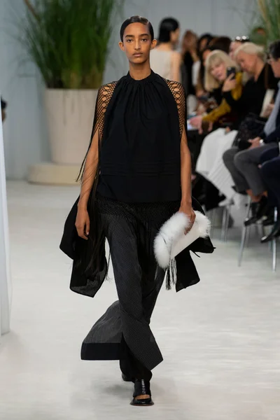 Look 14